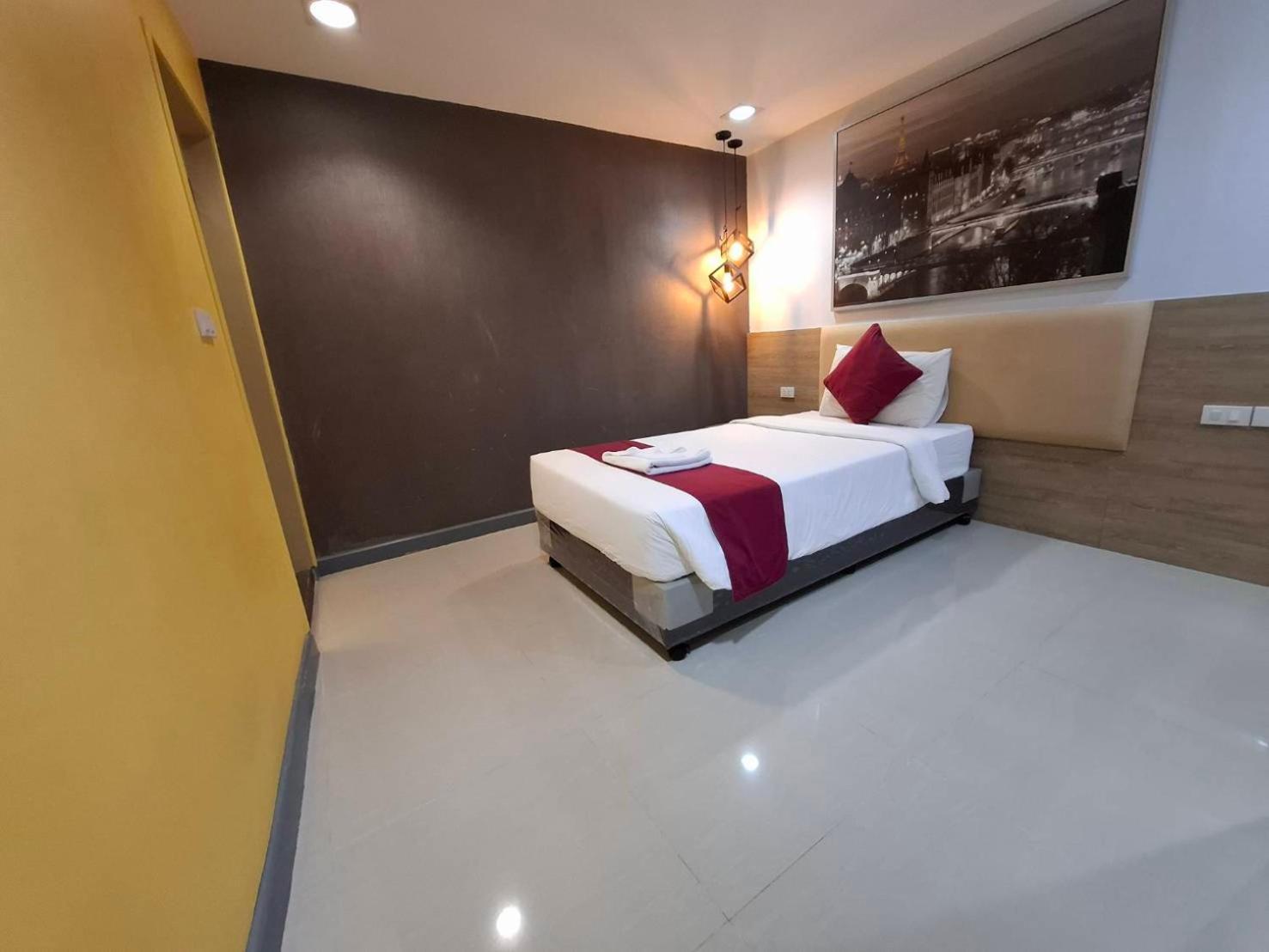 Pratunam19 Hotel Bangkok Exterior photo